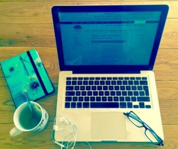 Kontakt mit AnjaYoga / Contact Anja